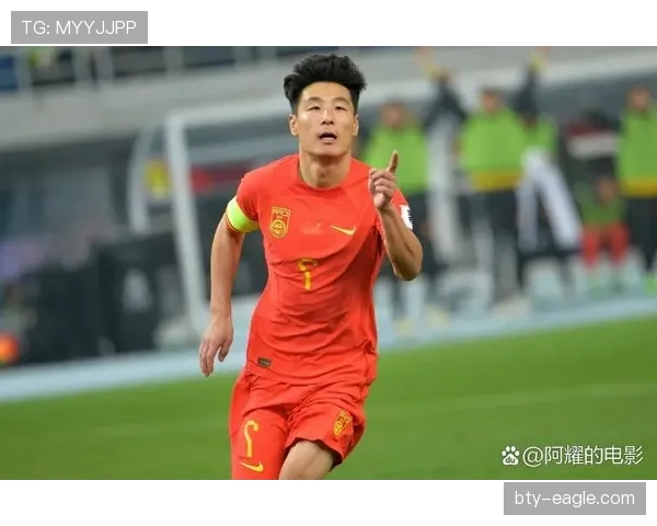 武磊高位逼抢如何撕开防线：强强对话中前锋角色转型的实战价值